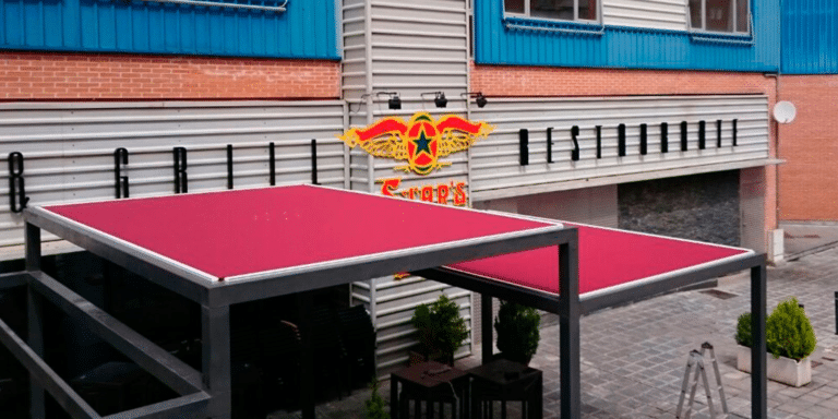 Importancia de realizar el cambio de toldo en un restaurante